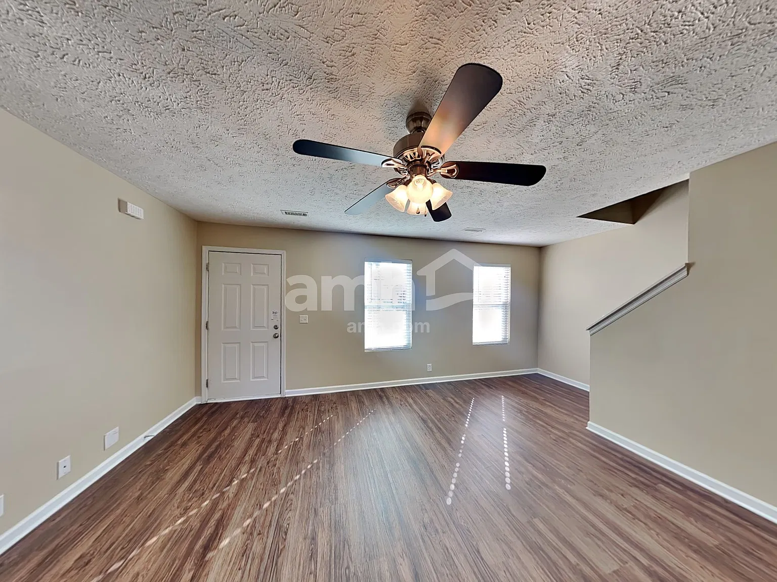 3 bed, 2.0 bath, 1150 sqft, $2,050 — Photo 4
