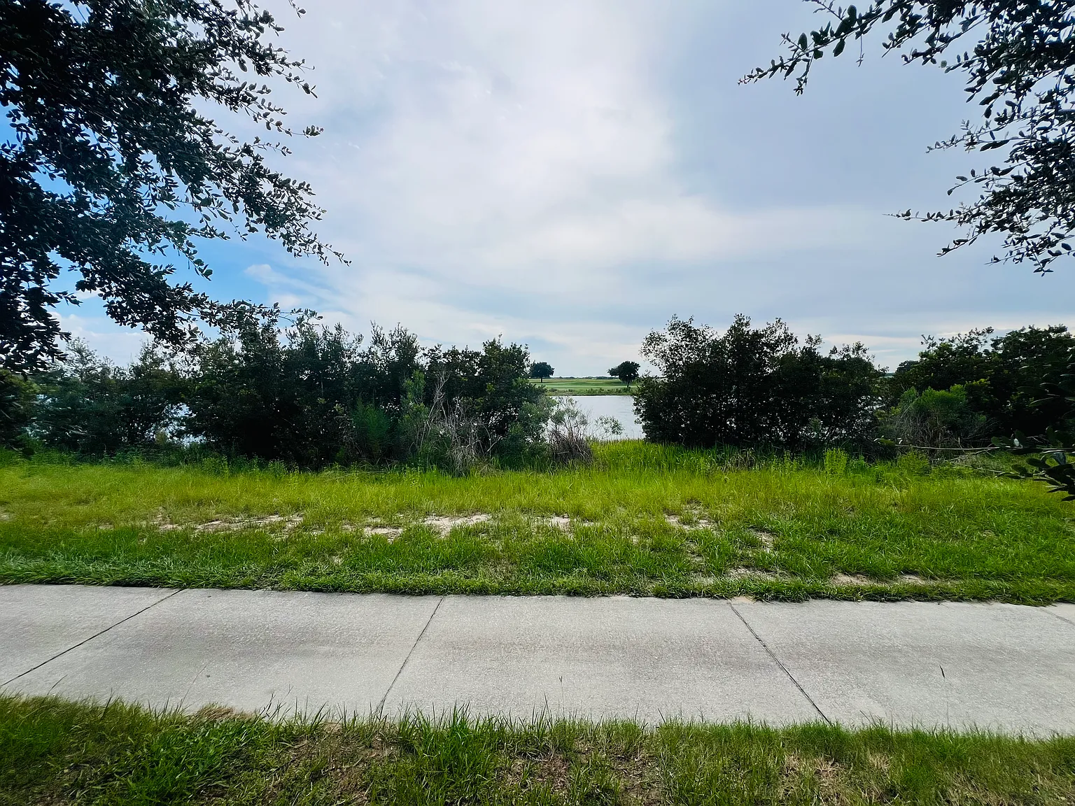 3 bed, 2.5 bath, 1828 sqft, $1,975 — Photo 4