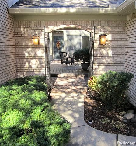 1st image of 1121 Ivyglen Cir #129
