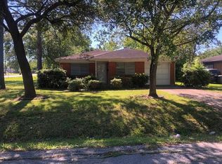 1013 Appomattox Dr, Texas City, TX 77591