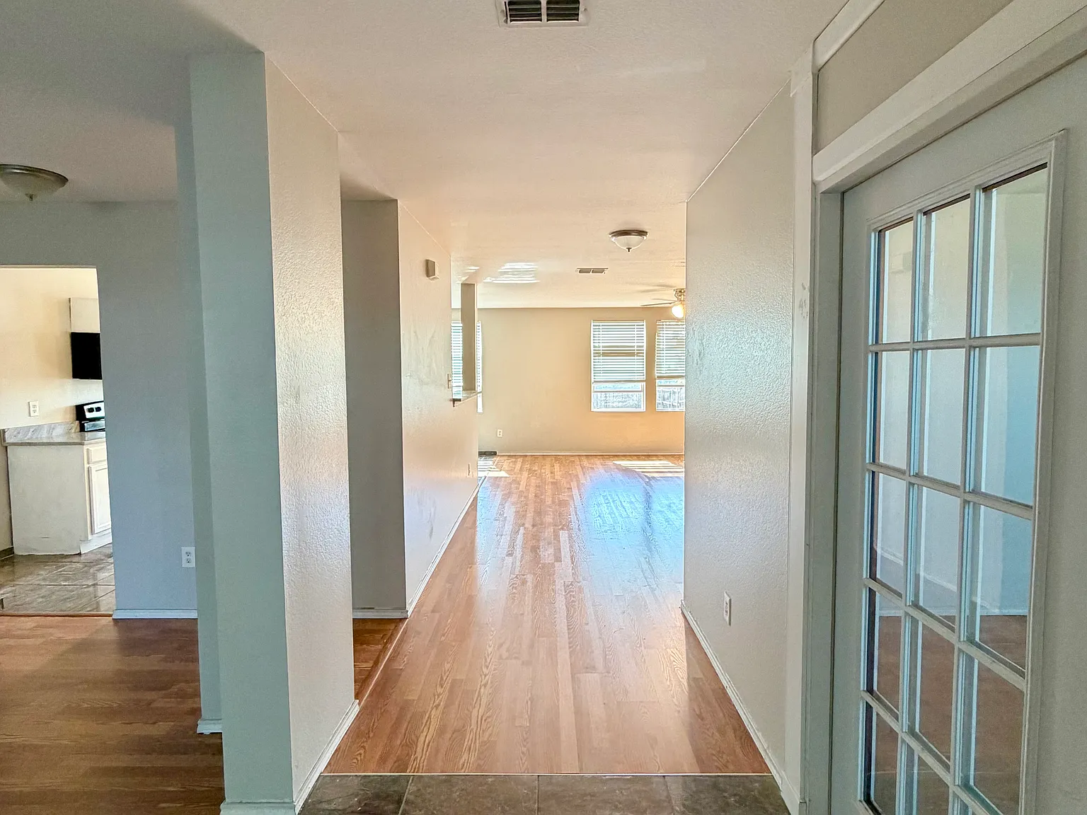 5 bed, 2.5 bath, 2989 sqft, $3,200 — Photo 3