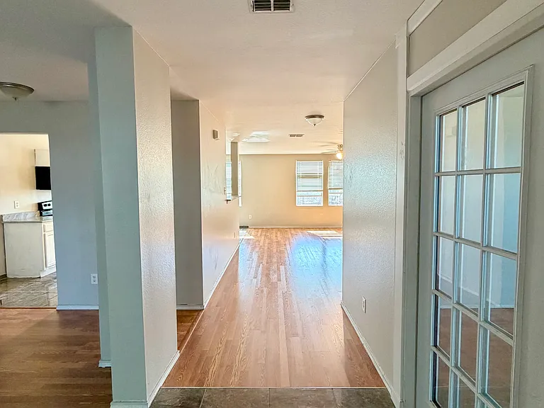 2732 Ingram Cir — Photo 2