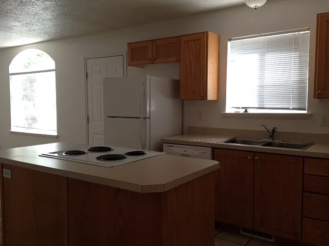 1042 N 200 W #4 — Photo 6
