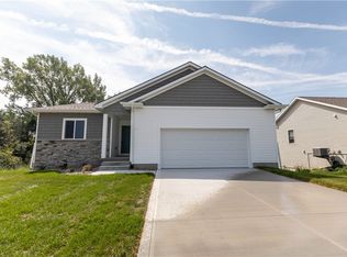 402 Ryan Cir, MITCHELLVILLE, IA 50169