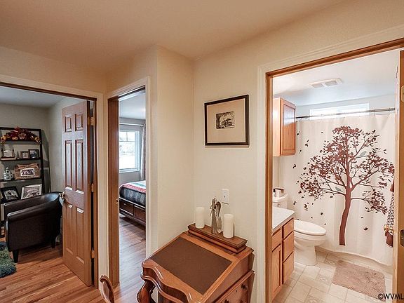 5th image of 3469 Siuslaw Ct NE