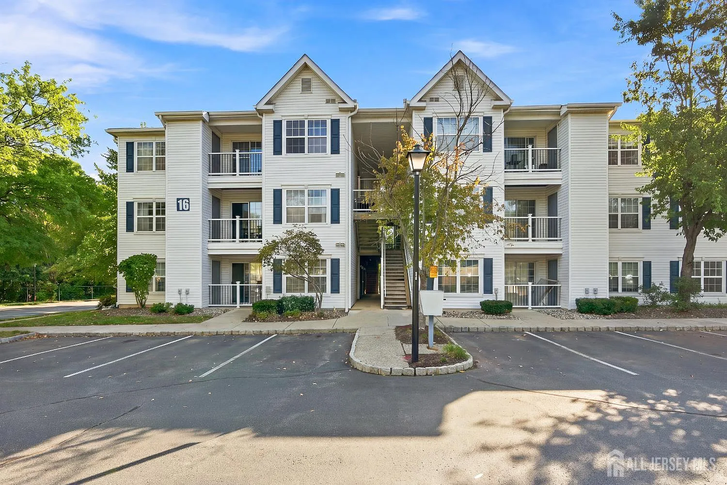 2 bed, 2.0 bath, 1034 sqft, $2,500 — Photo 1
