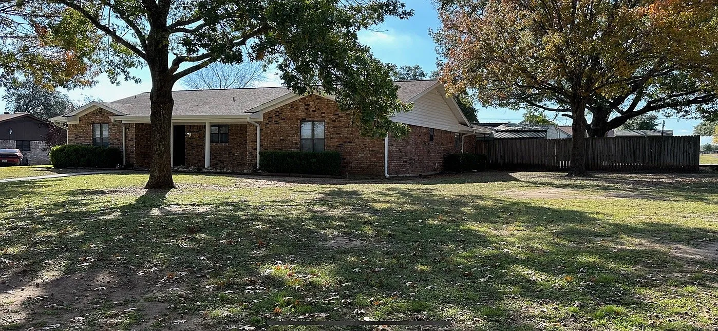 3 bed, 2.0 bath, 2394 sqft, $3,195 — Photo 1