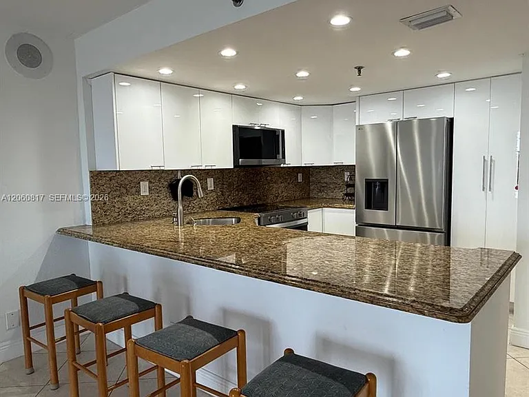 2625 Collins Ave #810 — Photo 10