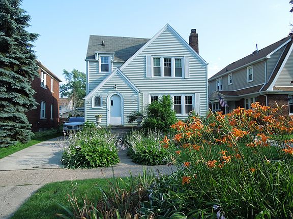 3rd image of 429 Emmons Blvd