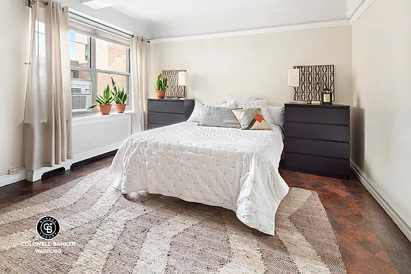 Sold by Coldwell Banker Warburg | media 5