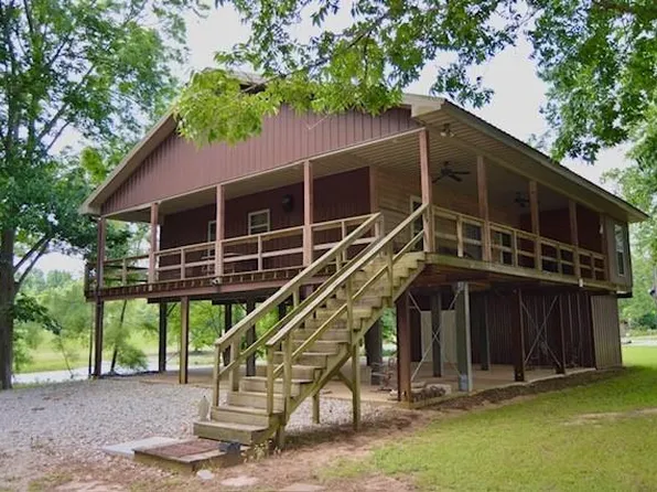 122 Hollywood Blvd, Marksville, LA 71351