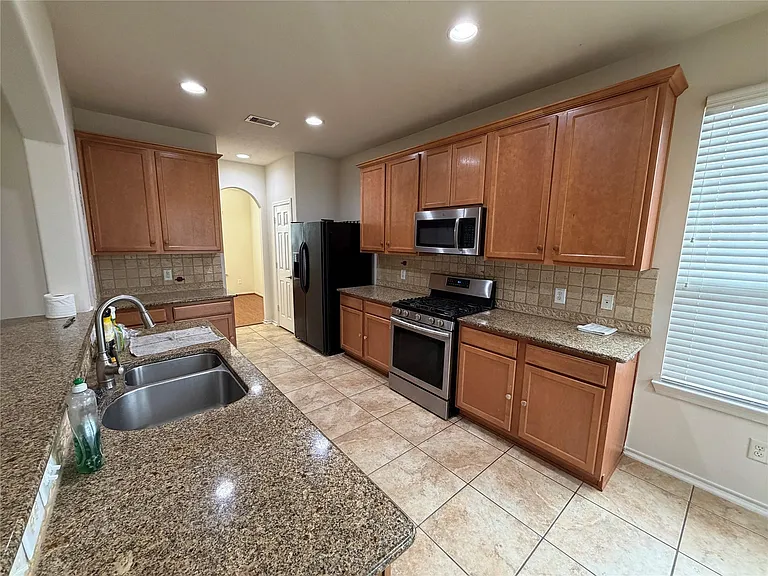6826 Pheasant Oak Dr — Photo 3
