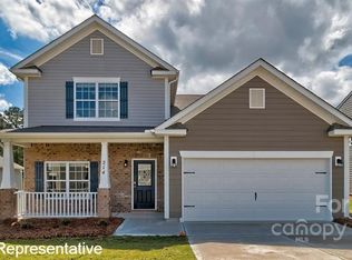 913 Newport Ct, Asheville, NC 28806