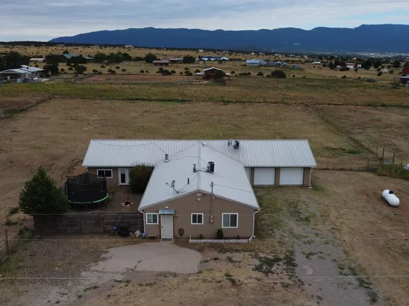 35 Baugus Ln, Edgewood, NM 87015