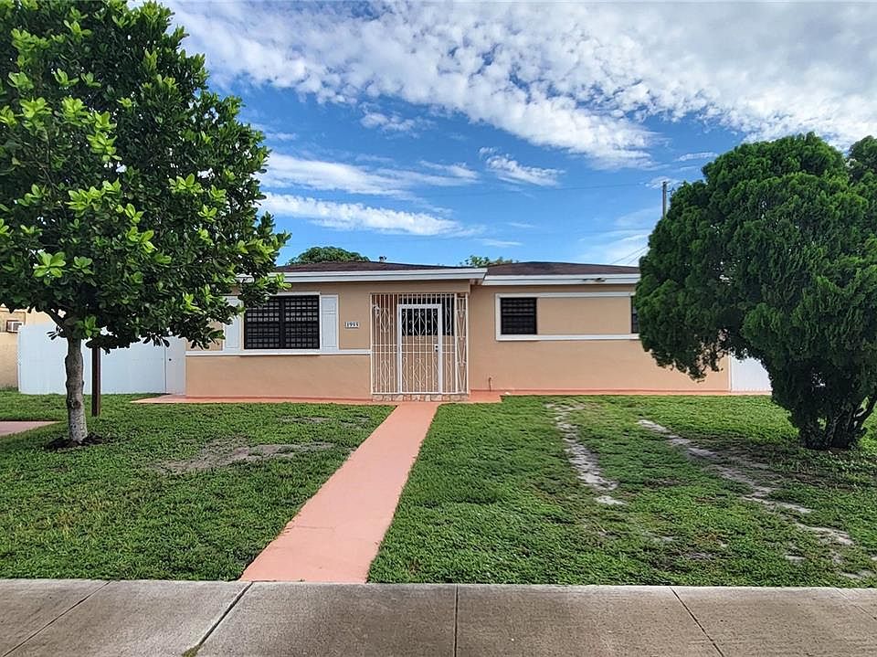 1st image of 1955 NW 185th St