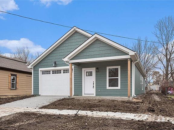 3rd image of 733 Brown Ave