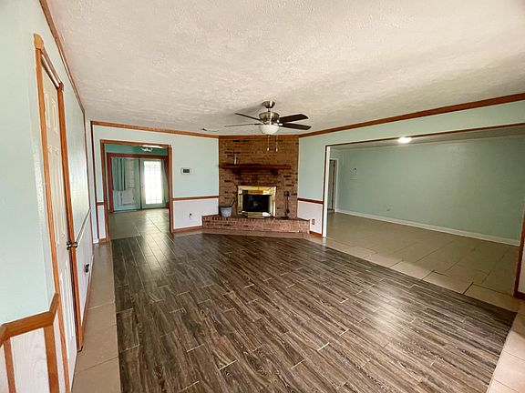 3rd image of 2107 Peach St
