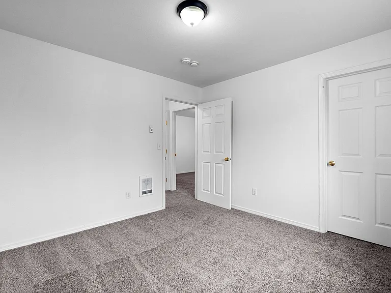 Vessey Park Apartments — Photo 20