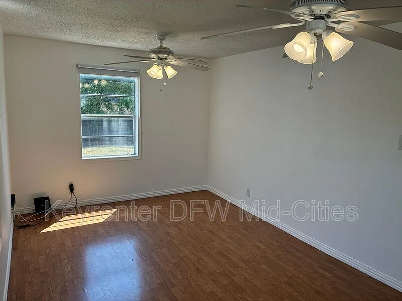 2 bed, 1.0 bath, 804 sqft, $1,575 — Photo 3