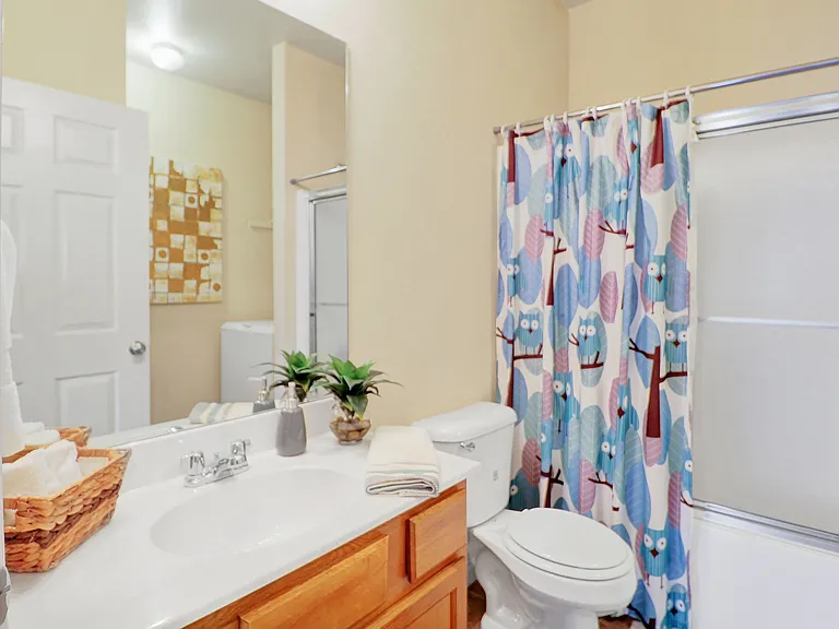 University Park Apartments — Photo 14