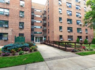 213-05 75th Ave #3N, Oakland Gardens, NY 11364