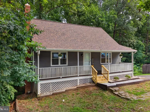 5 Huntington Dr, Fredericksburg, VA 22405
