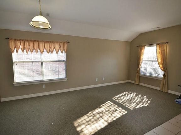 4th image of 4524 Worchester Ln