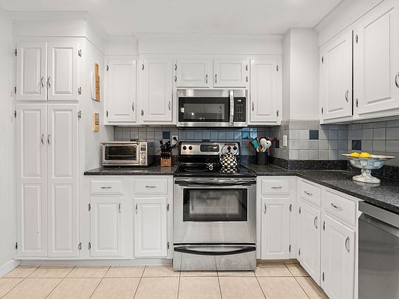 3rd image of 32 Trout Farm Ln