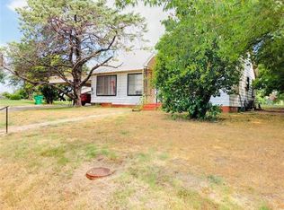 605 E Highland Ave, Comanche, TX 76442
