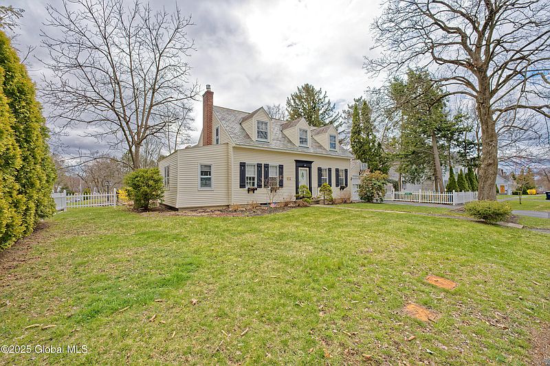 2nd image of 1476 Baker Avenue