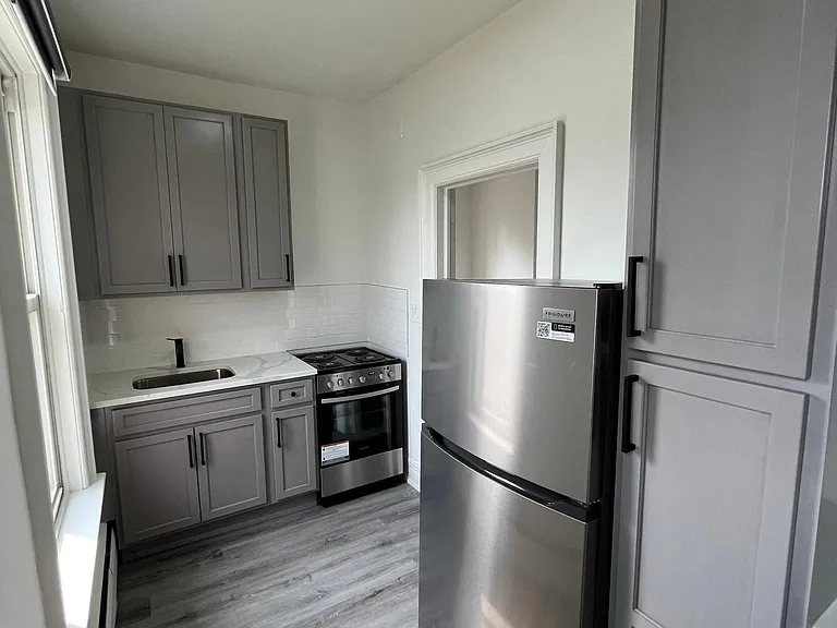 26 Irving Pl — Photo 11