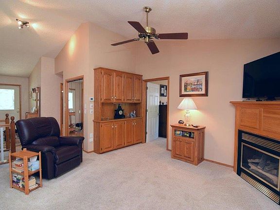3rd image of 31 Neffwood Ln
