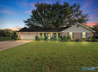 102 Shelburne Cir, New Market, AL 35761