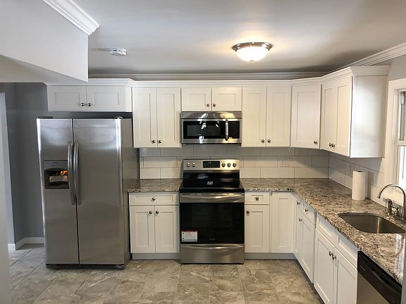 4th image of 7 Crest View Ave