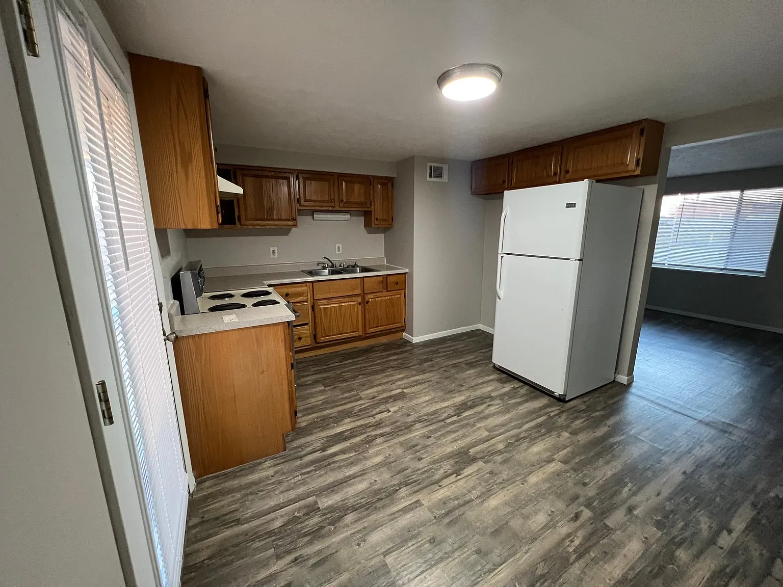 2 bed, 780 sqft, $895 — Photo 2