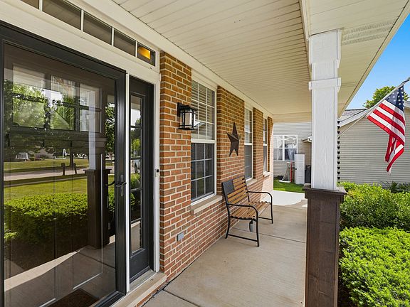 4th image of 400 Willow Rd