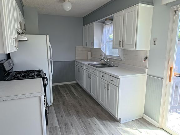 5th image of 3384 Dresden St