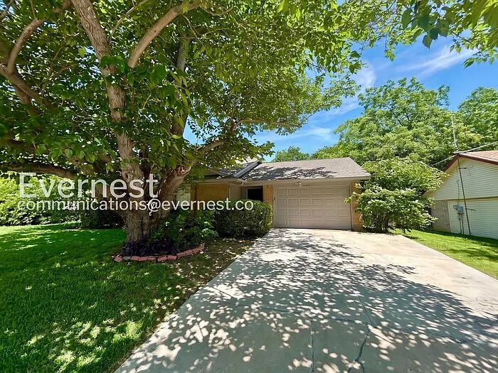 1505 Hanover Dr — Photo 2