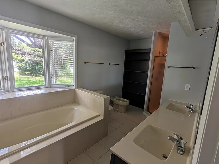 768 E Jenkins Ct — Photo 11
