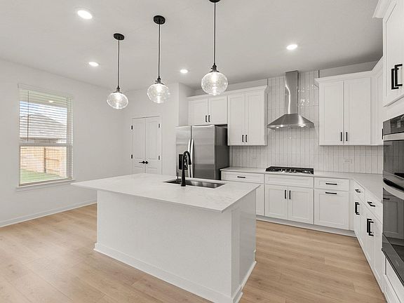 4th image of 648 Rubber Tree Way