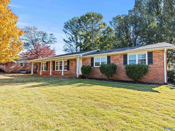 5th image of 325 Spring Valley Ct SW