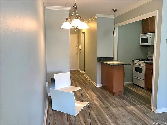 5th image of 828 Pelhamdale Ave APT 1C