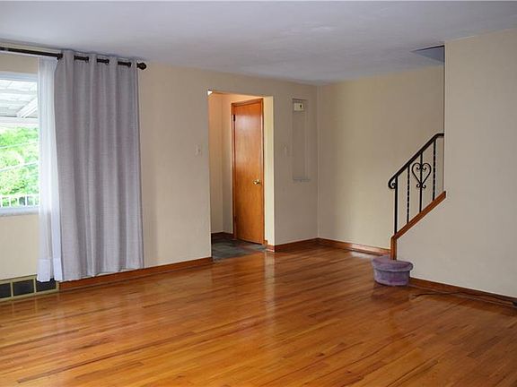 2nd image of 525 Overbrook Blvd
