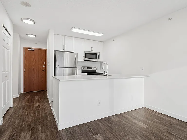 828 Howe St — Photo 13