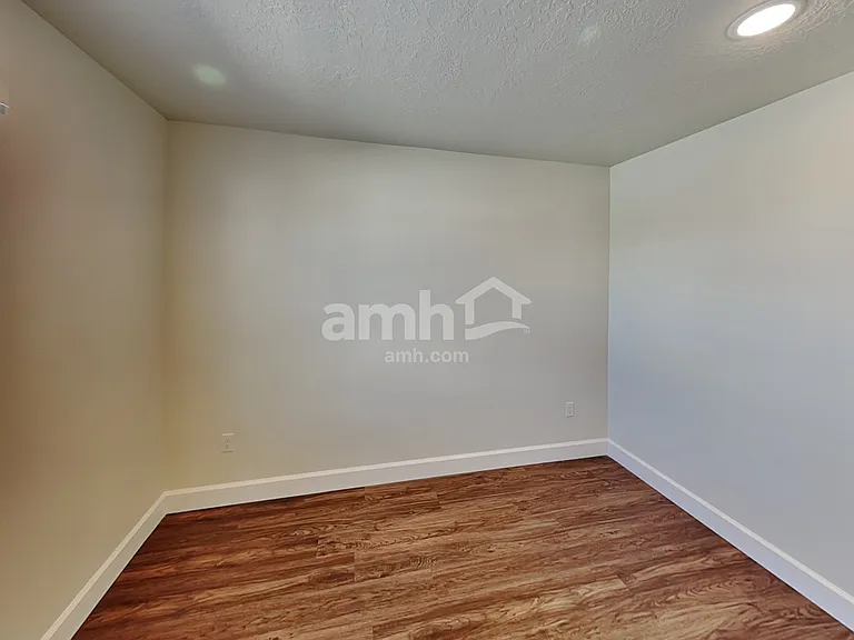 1339 E White St — Photo 17