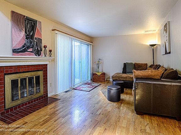 4th image of 1639 NW Eastbrook Ct