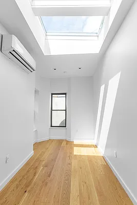 Rented by Bold New York | media 11