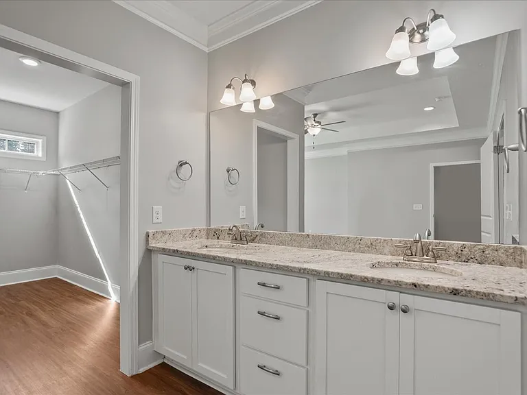 406 Senate St — Photo 9