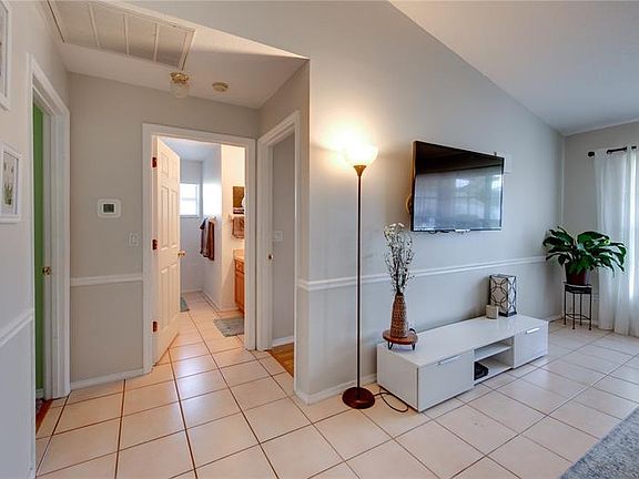 5th image of 1004 67th Avenue Dr W