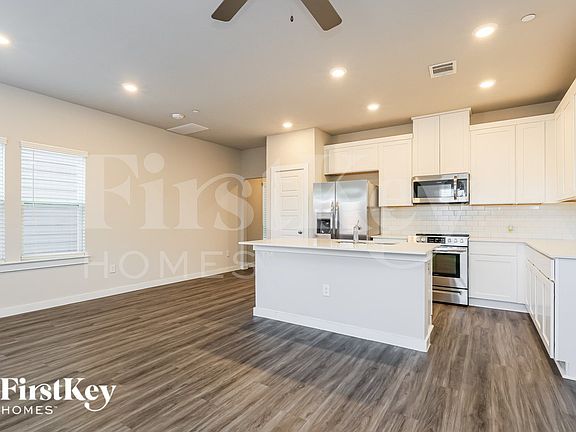 3rd image of 18314 W Centro Cir